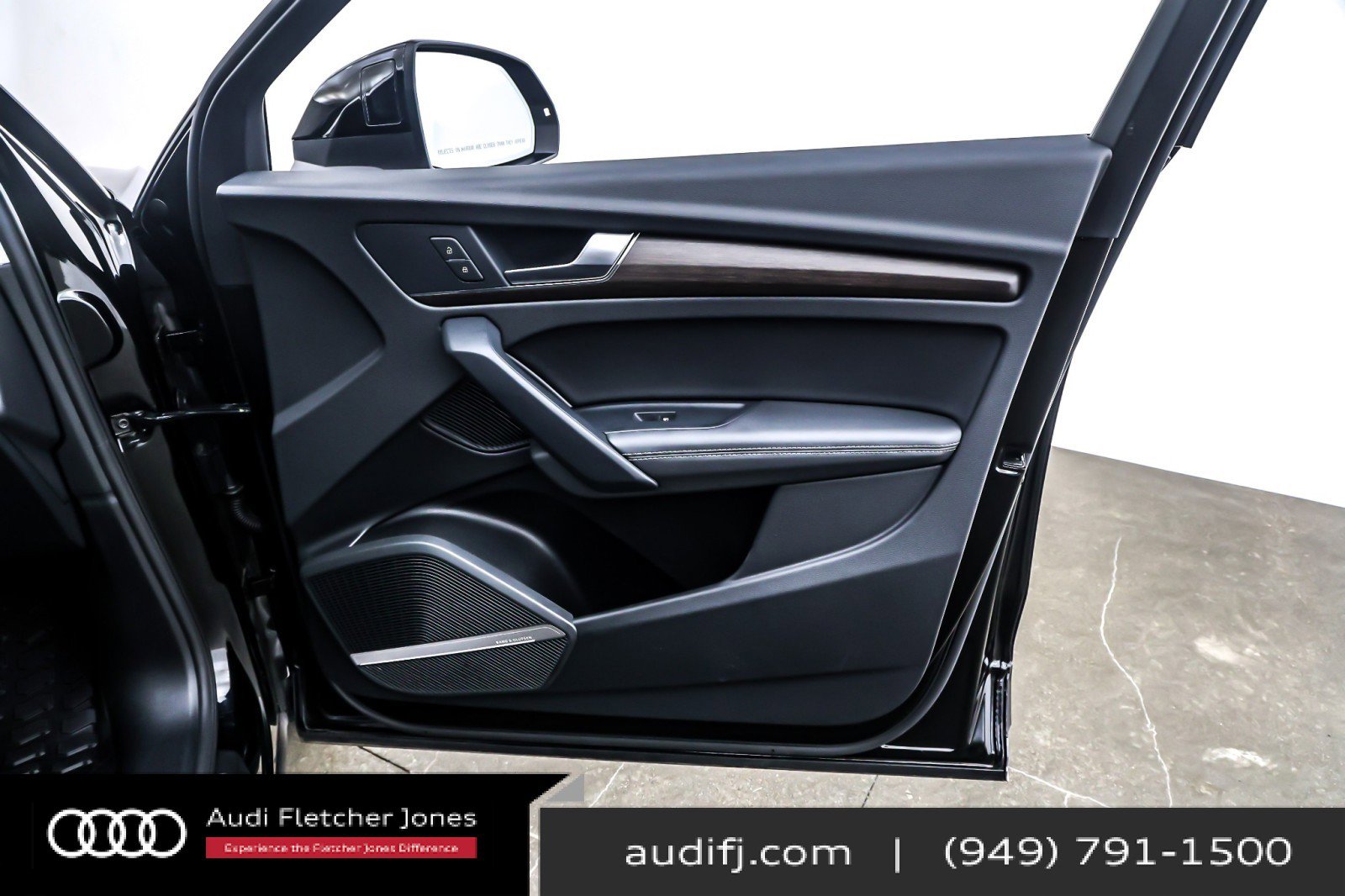 Used 2024 Audi Q5 e Prestige w/ Prestige Package image 24