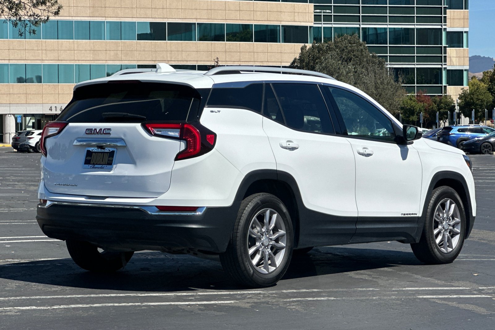 Used 2024 GMC Terrain SLT FWD image 4