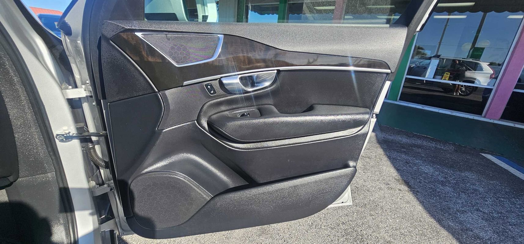 Used 2018 Volvo XC90 T5 Momentum w/ Convenience Package FWD image 32