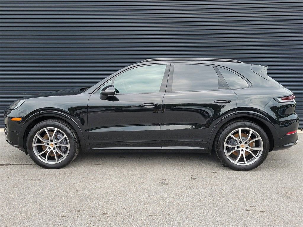 Certified 2025 Porsche Cayenne image 2
