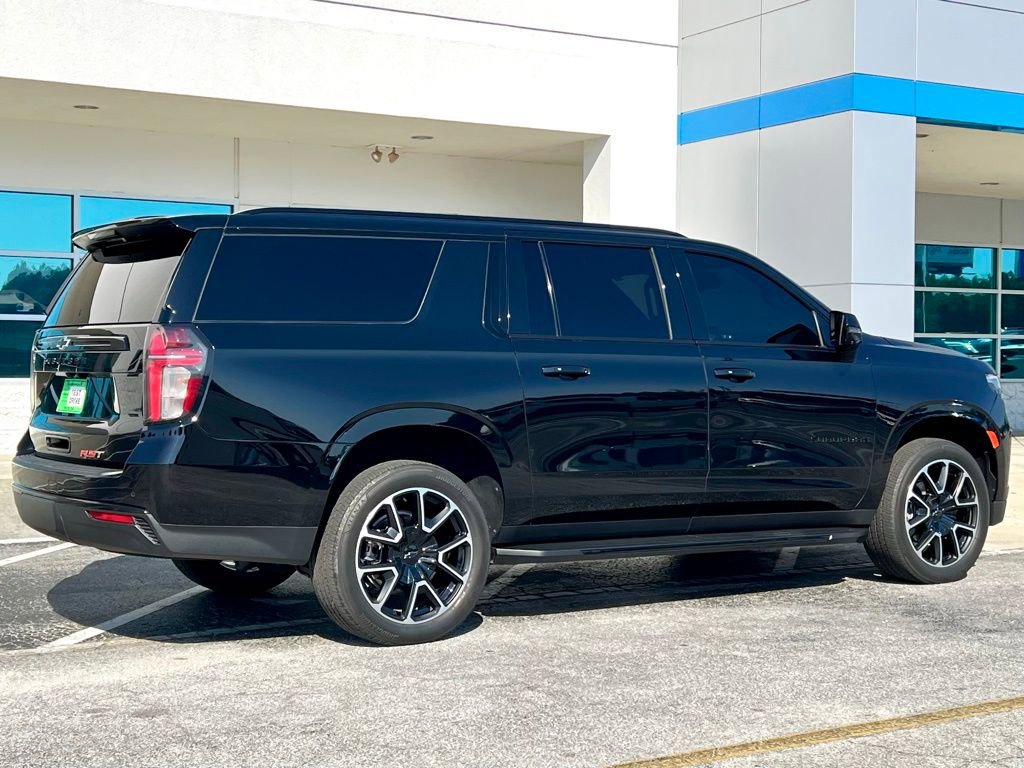 Used 2023 Chevrolet Suburban RST w/ Luxury Package image 4