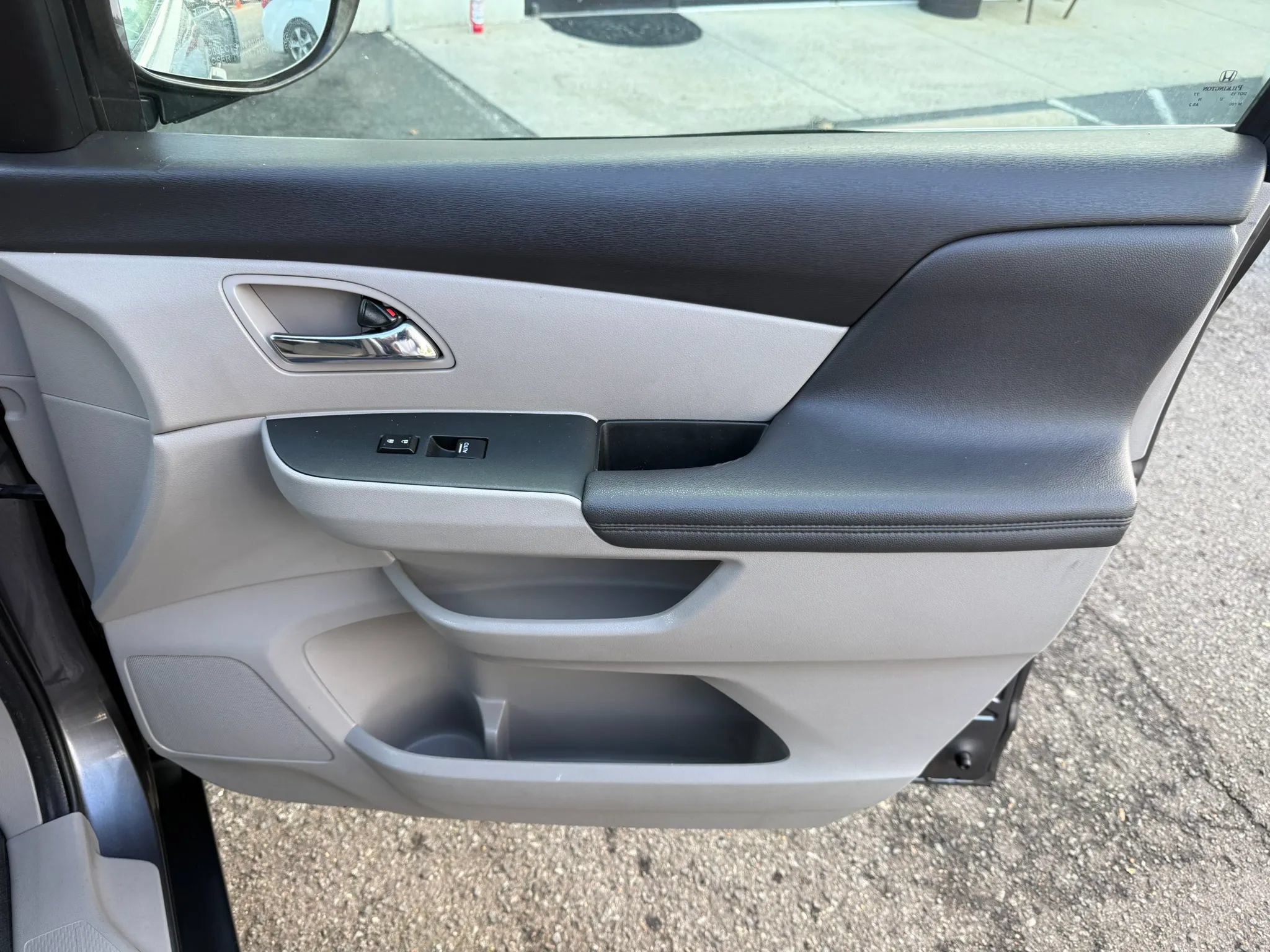 Used 2015 Honda Odyssey LX image 18