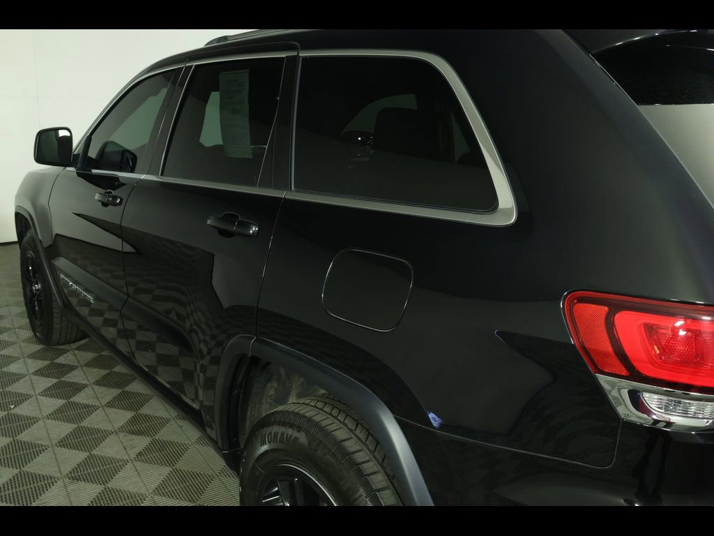 Used 2020 Jeep Grand Cherokee Laredo AWD/4WD image 15