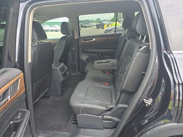 Used 2025 Volkswagen Atlas SE AWD/4WD image 13