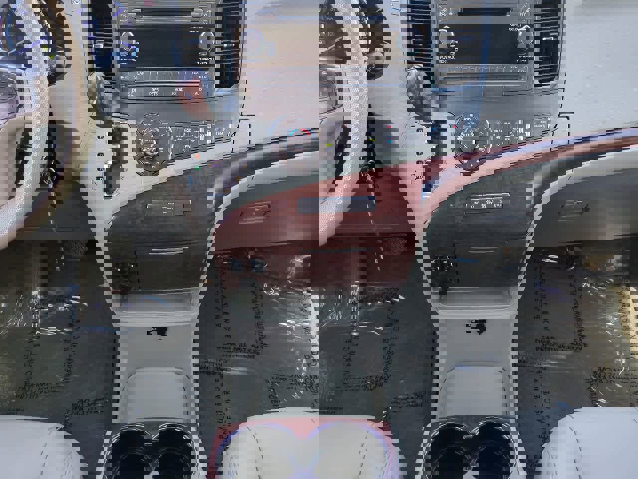 Used 2014 Toyota Sienna XLE image 19