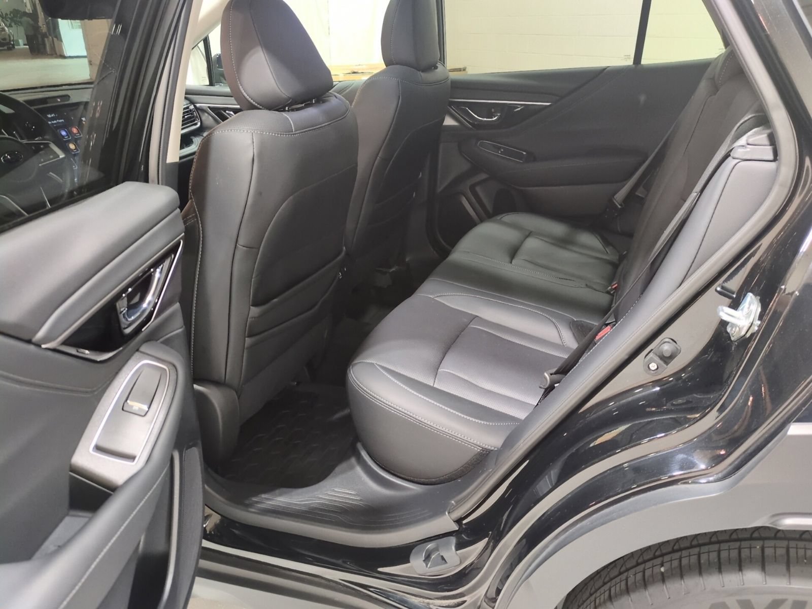 Certified 2024 Subaru Outback Limited AWD/4WD image 15