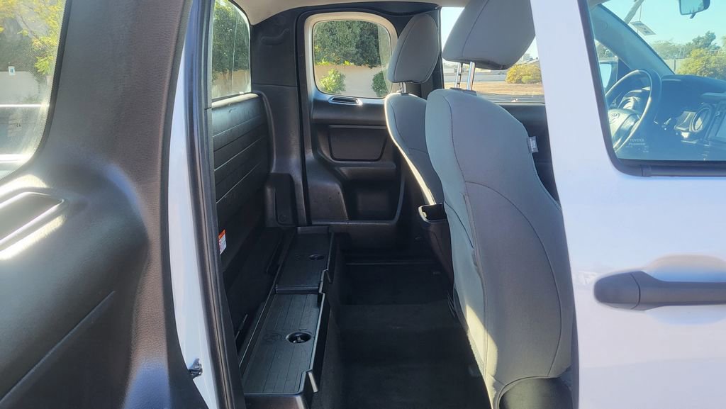 Used 2017 Toyota Tacoma SR image 18