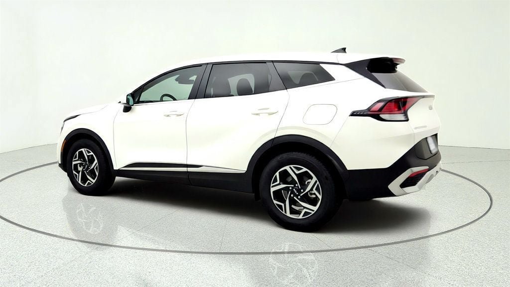 Used 2025 Kia Sportage LX FWD image 7