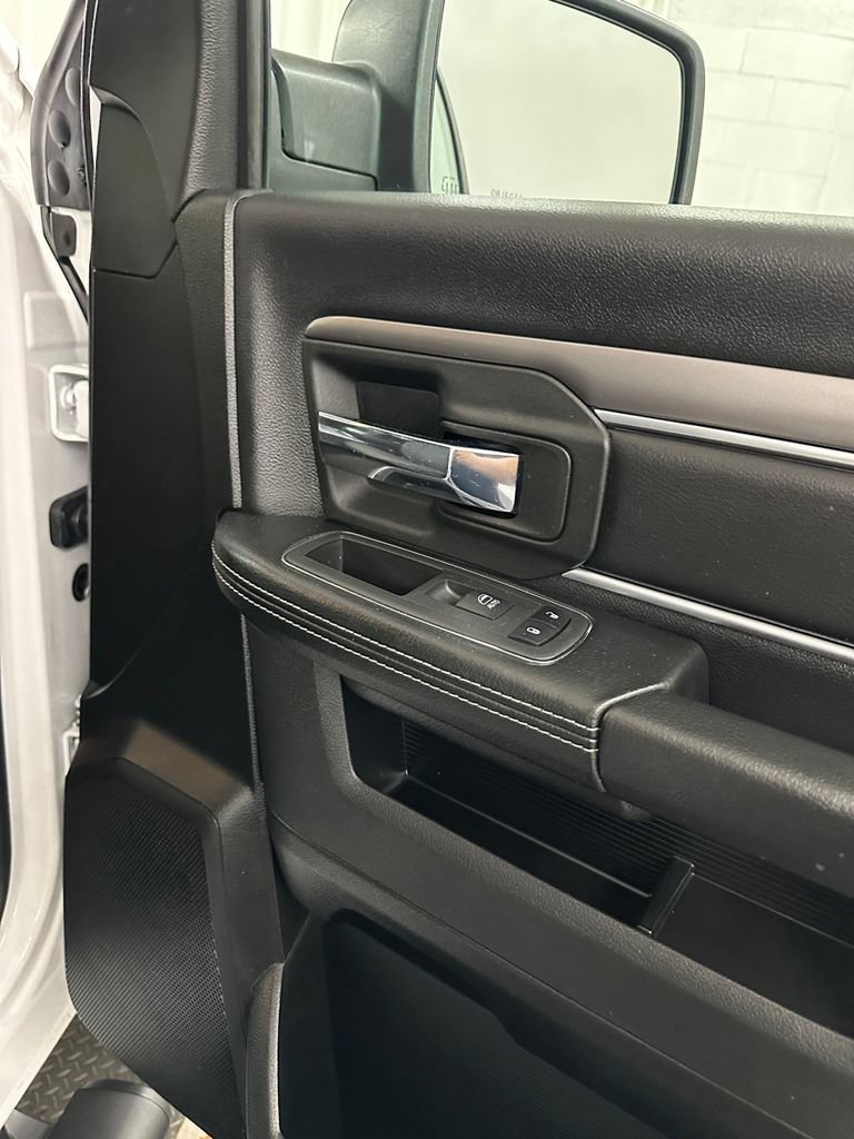 Used 2022 RAM 1500 Warlock AWD/4WD image 35