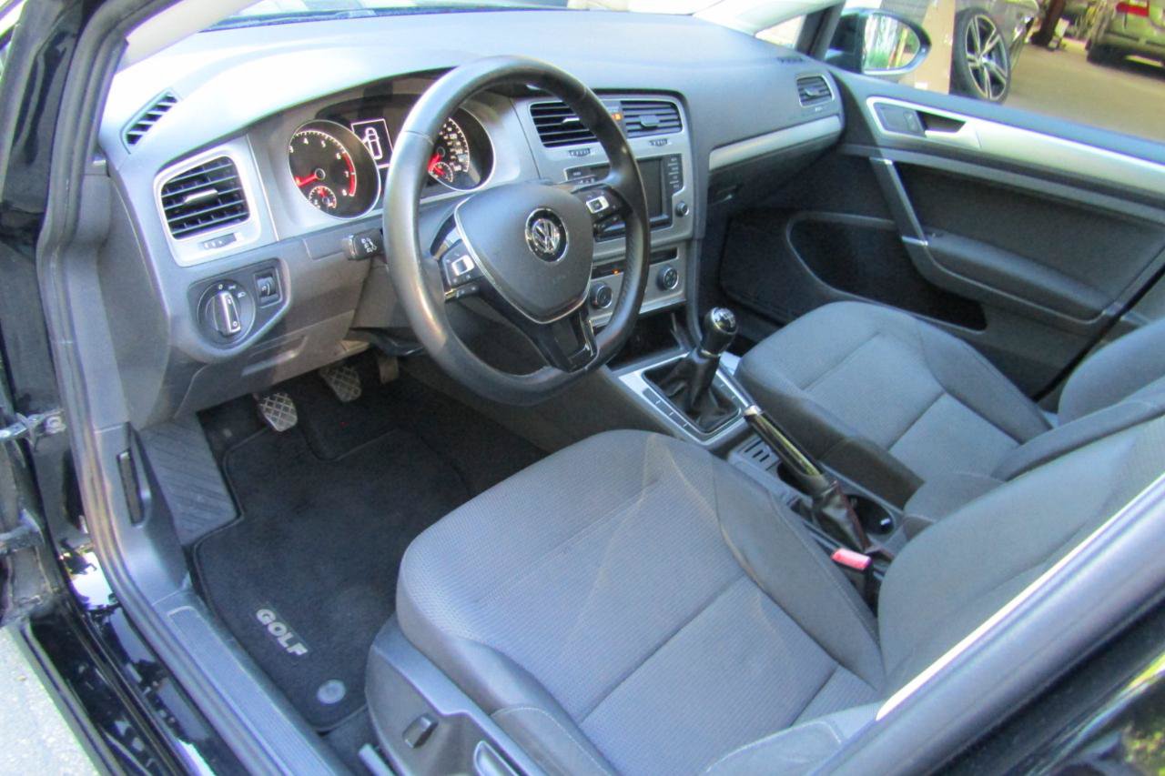 Used 2017 Volkswagen Golf S FWD image 40