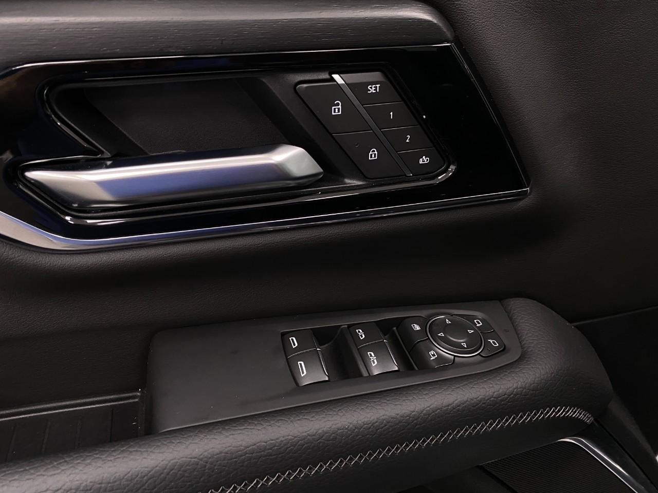 Used 2025 GMC Yukon XL Denali w/ Sun & Power Step Package image 34