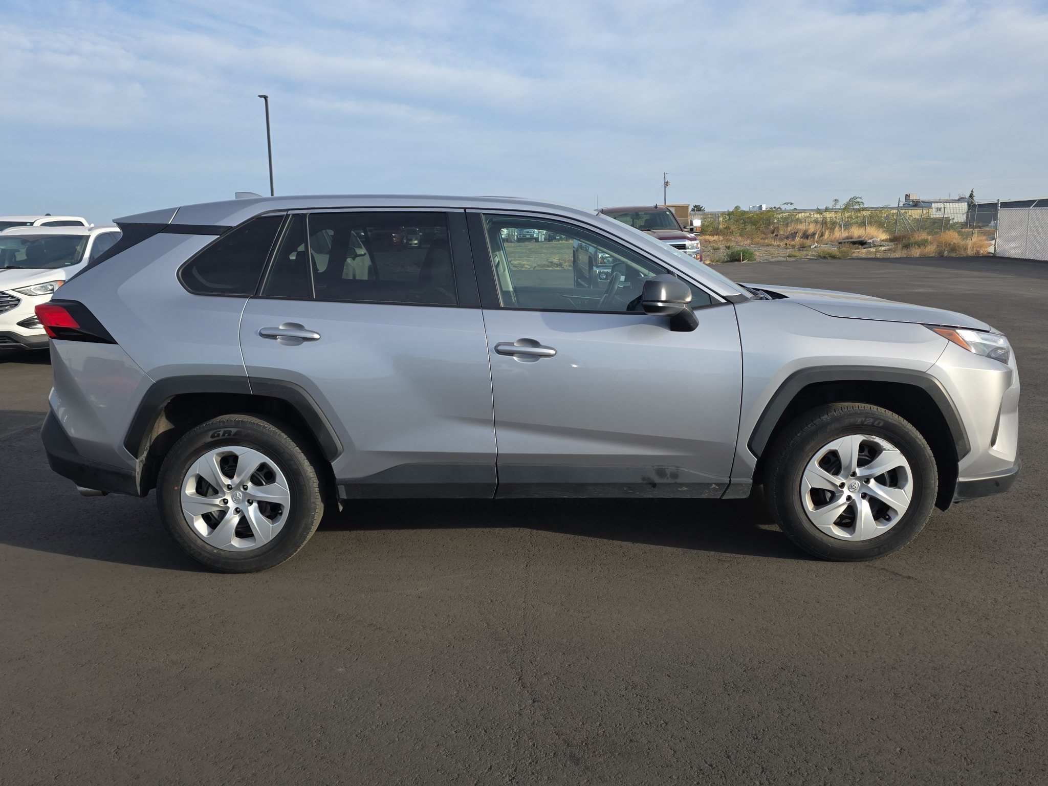 Used 2025 Toyota RAV4 LE AWD/4WD image 9