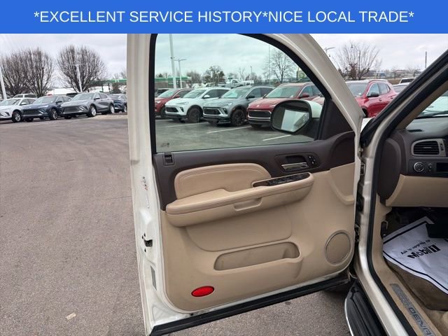 Used 2009 GMC Yukon XL Denali AWD/4WD image 28
