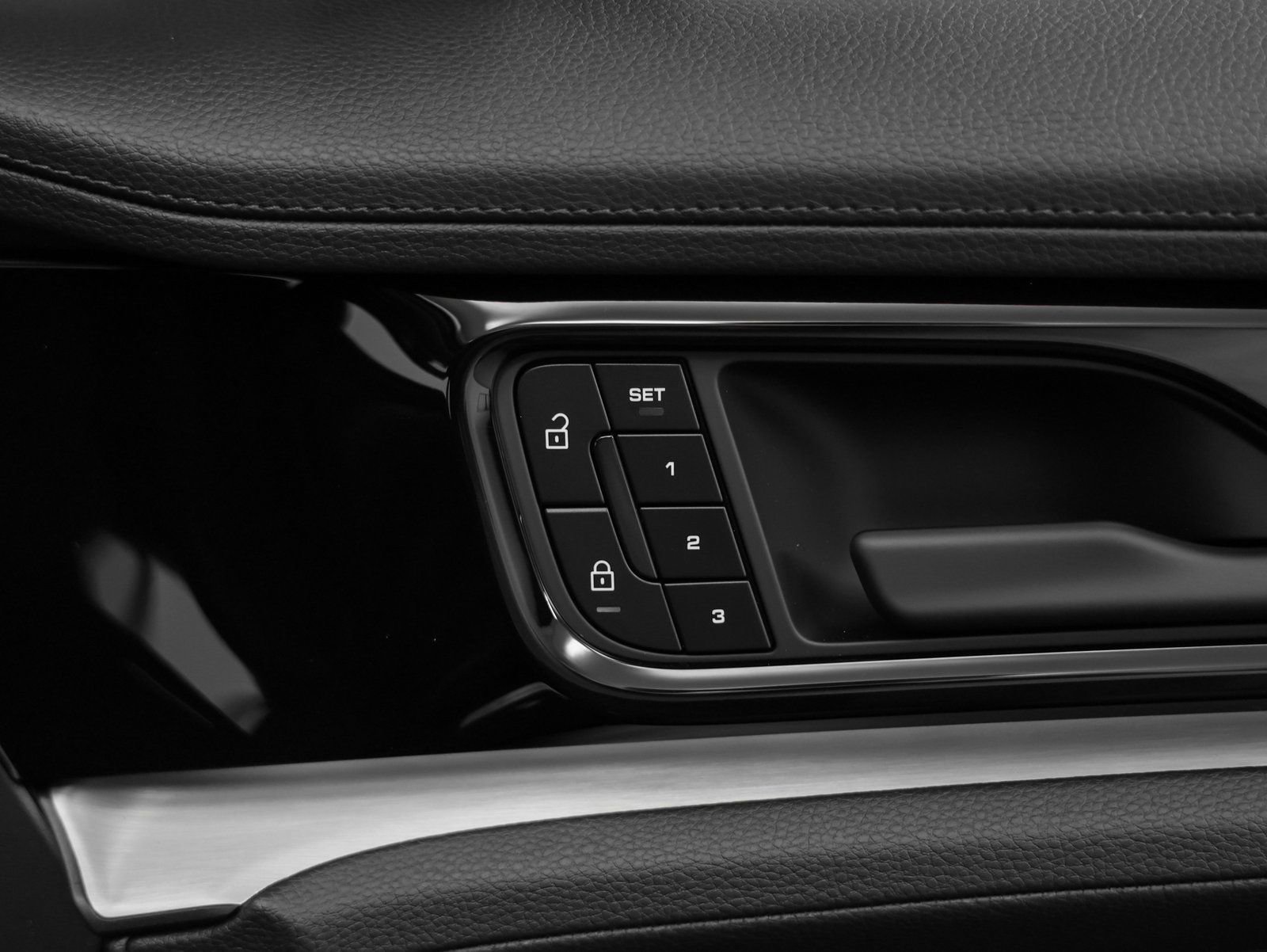 Certified 2025 Porsche Panamera 4 AWD/4WD image 19