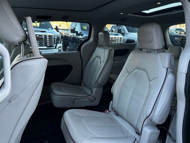 Used 2020 Chrysler Pacifica Limited w/ Tire & Wheel Group image 28