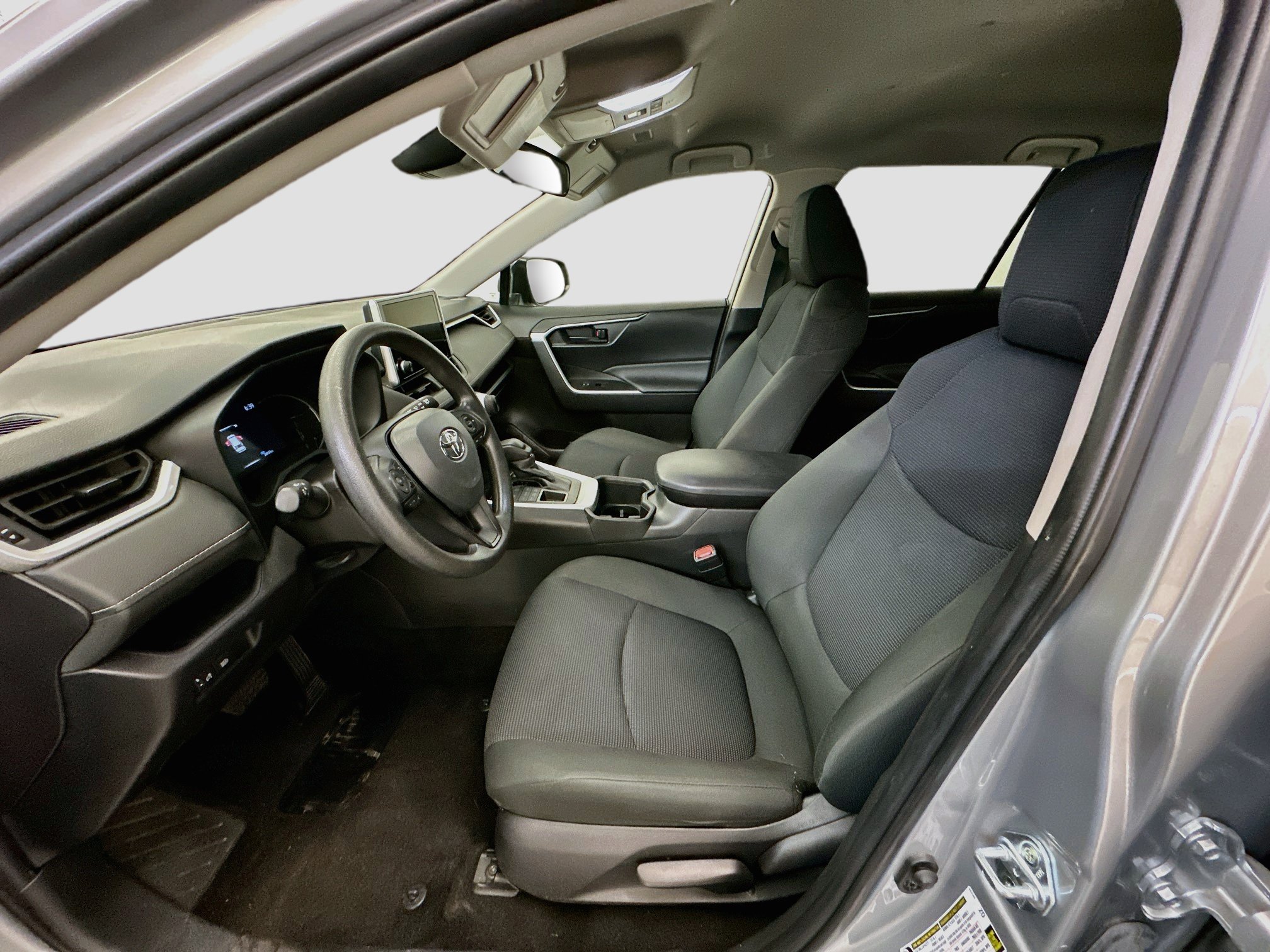 Used 2025 Toyota RAV4 LE AWD/4WD image 13