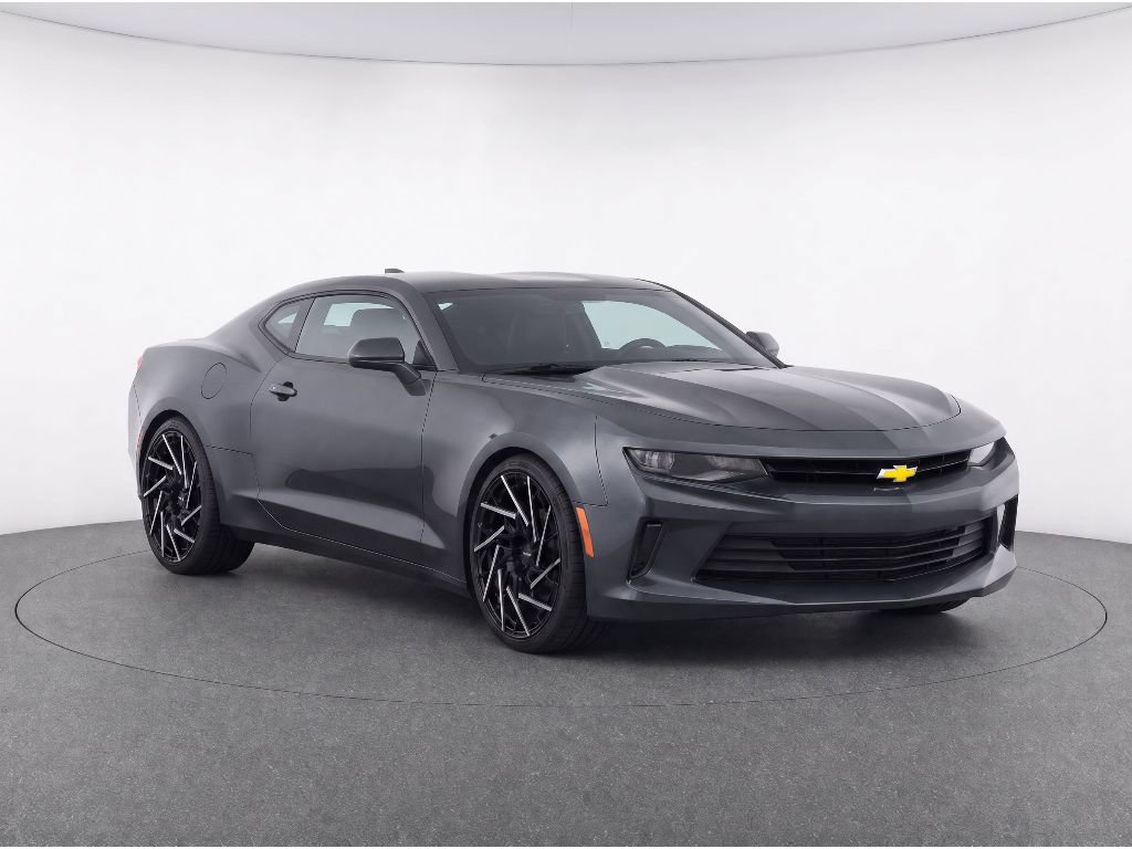 Used 2018 Chevrolet Camaro LT RWD image 2