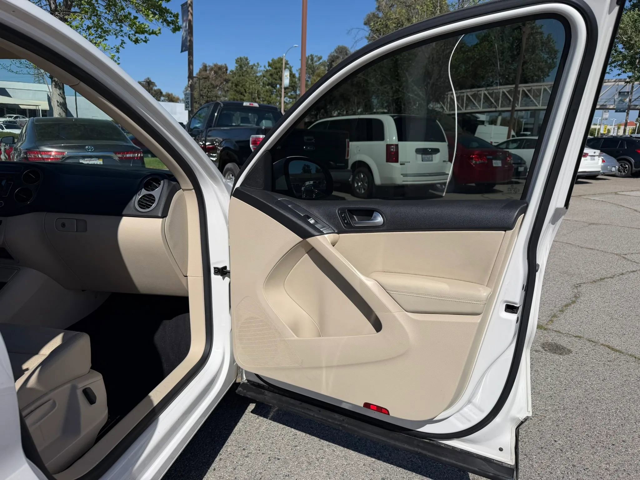Used 2013 Volkswagen Tiguan SE FWD image 22