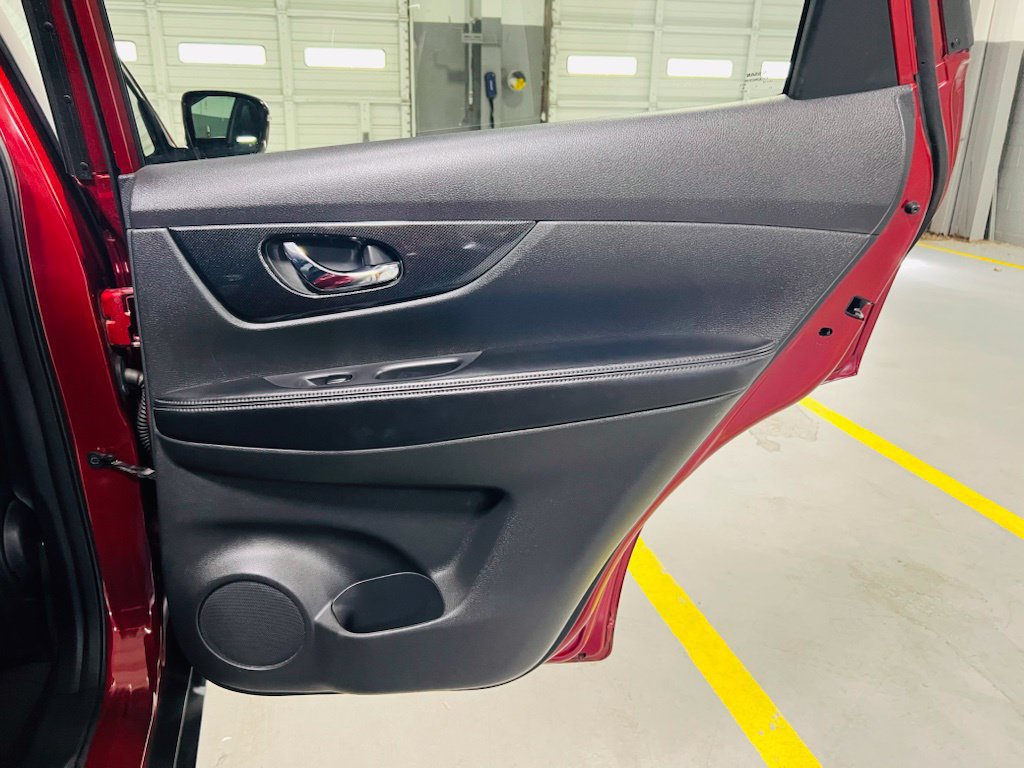 Used 2015 Nissan Rogue SL FWD image 35