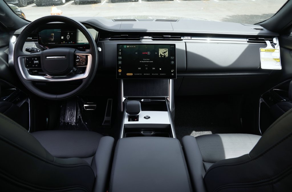 New 2026 Land Rover Range Rover Long Wheelbase SE AWD/4WD image 9