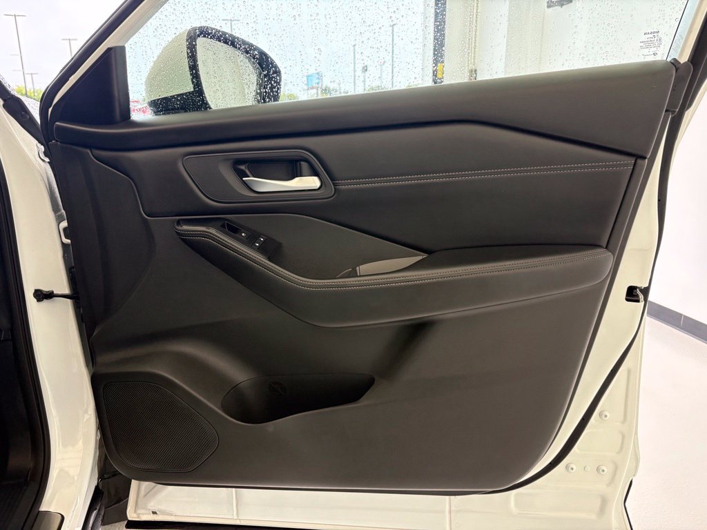 Used 2024 Nissan Rogue SV w/ SV Premium Package FWD image 38