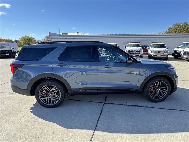 New 2026 Ford Explorer ST image 3