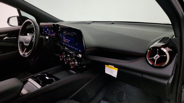 Used 2025 Chevrolet Blazer EV RS FWD image 39