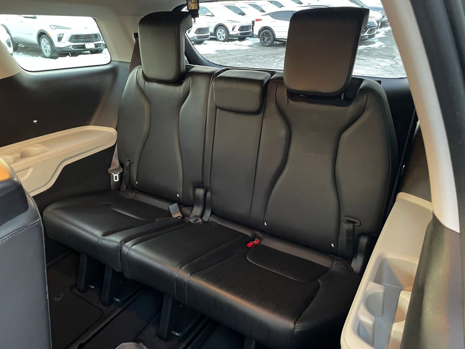 Used 2023 Kia Carnival LX image 17