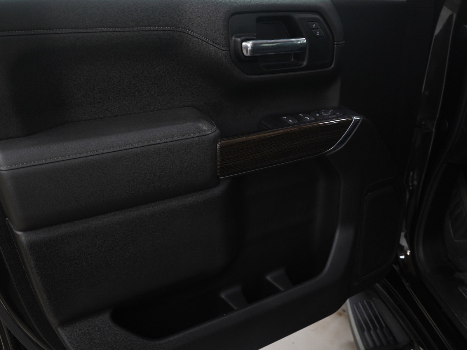 Used 2019 Chevrolet Silverado 1500 RST image 24