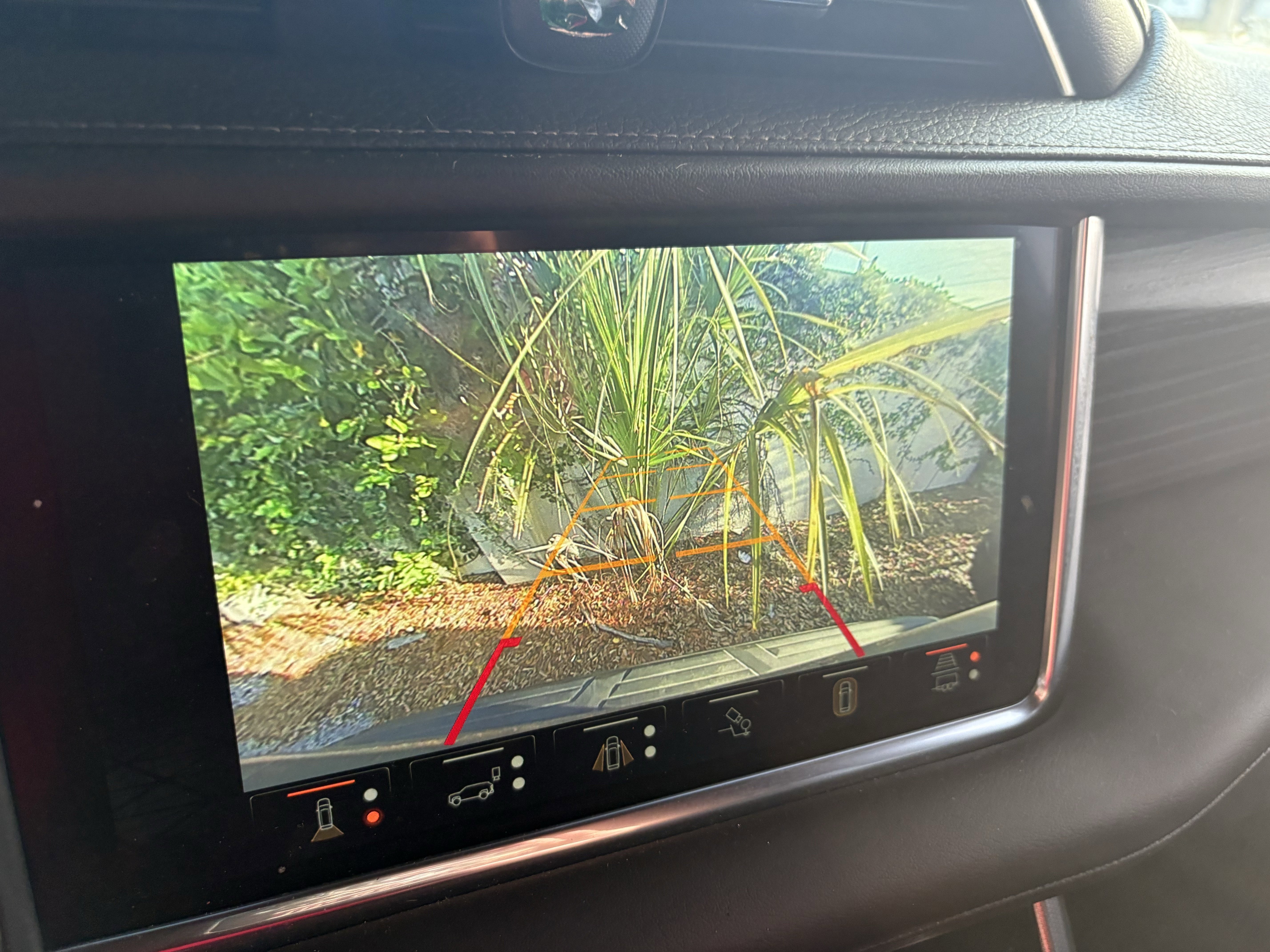 Used 2024 GMC Yukon Denali w/ Advanced Technology Package image 11