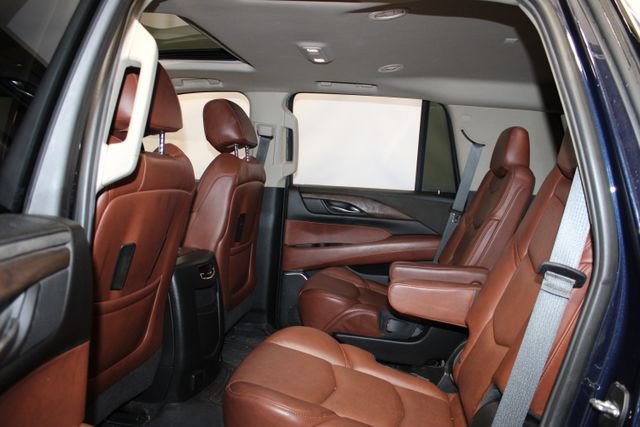 Used 2018 Cadillac Escalade Luxury AWD/4WD image 9