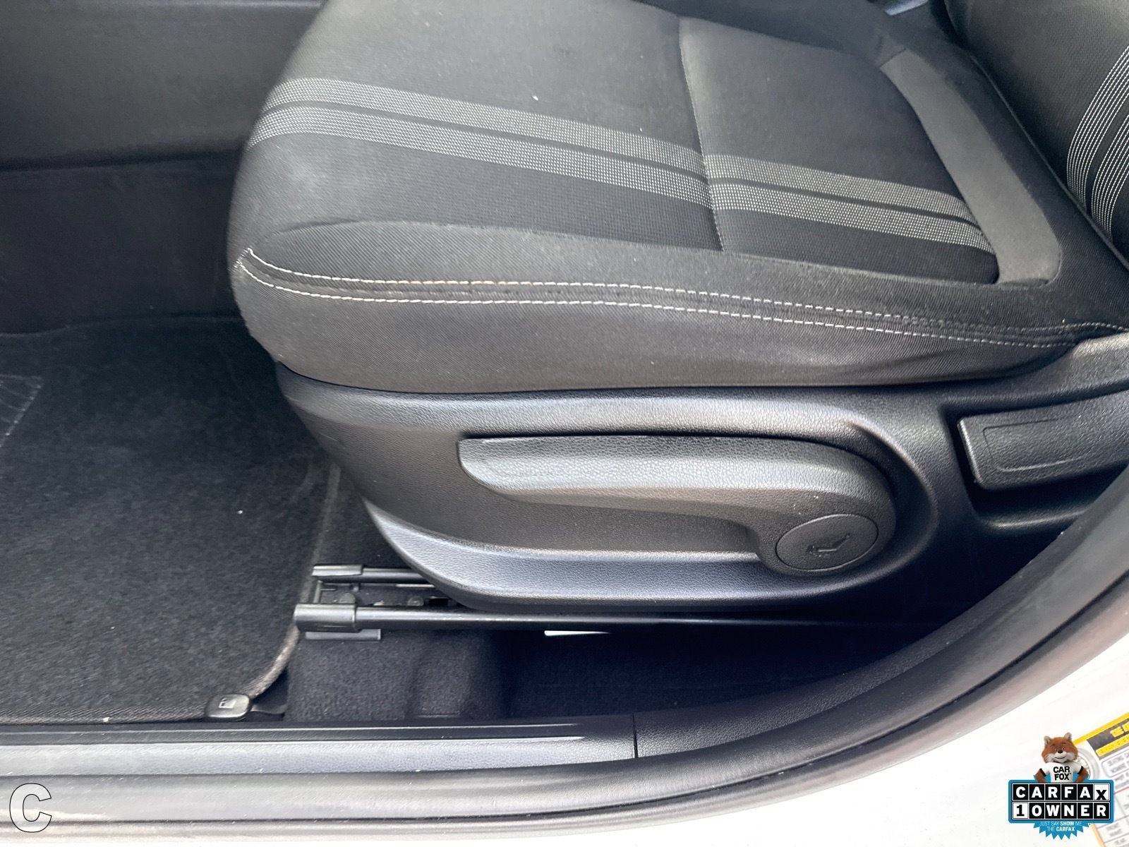 Used 2024 Hyundai Venue SEL FWD image 23