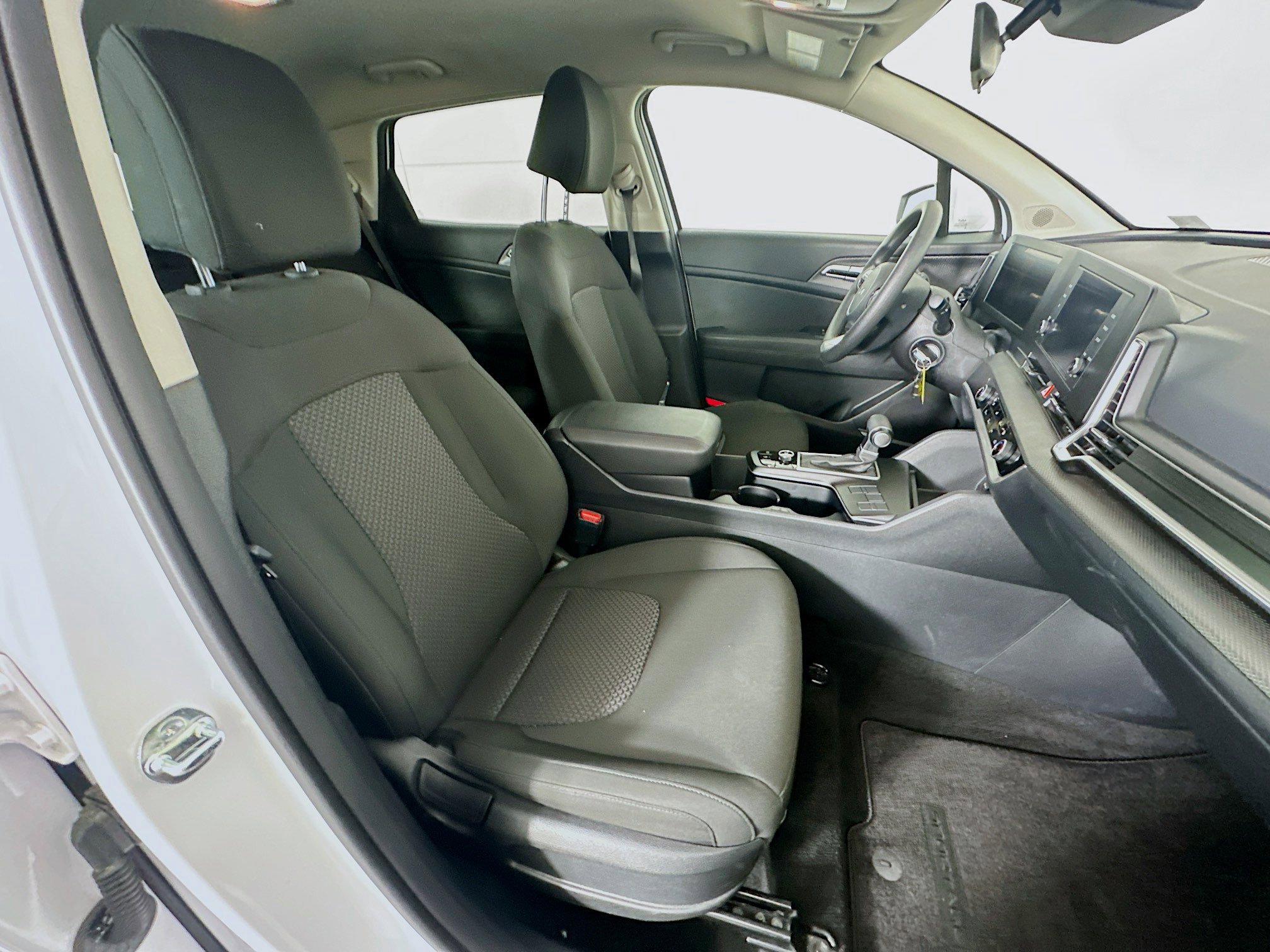 Used 2025 Kia Sportage LX image 29