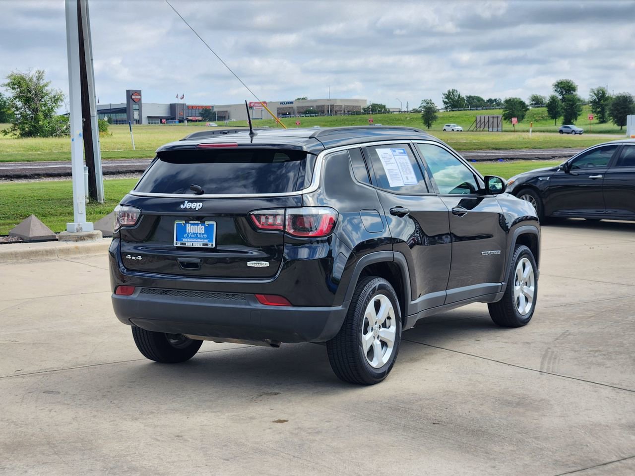 Used 2018 Jeep Compass Latitude AWD/4WD image 5