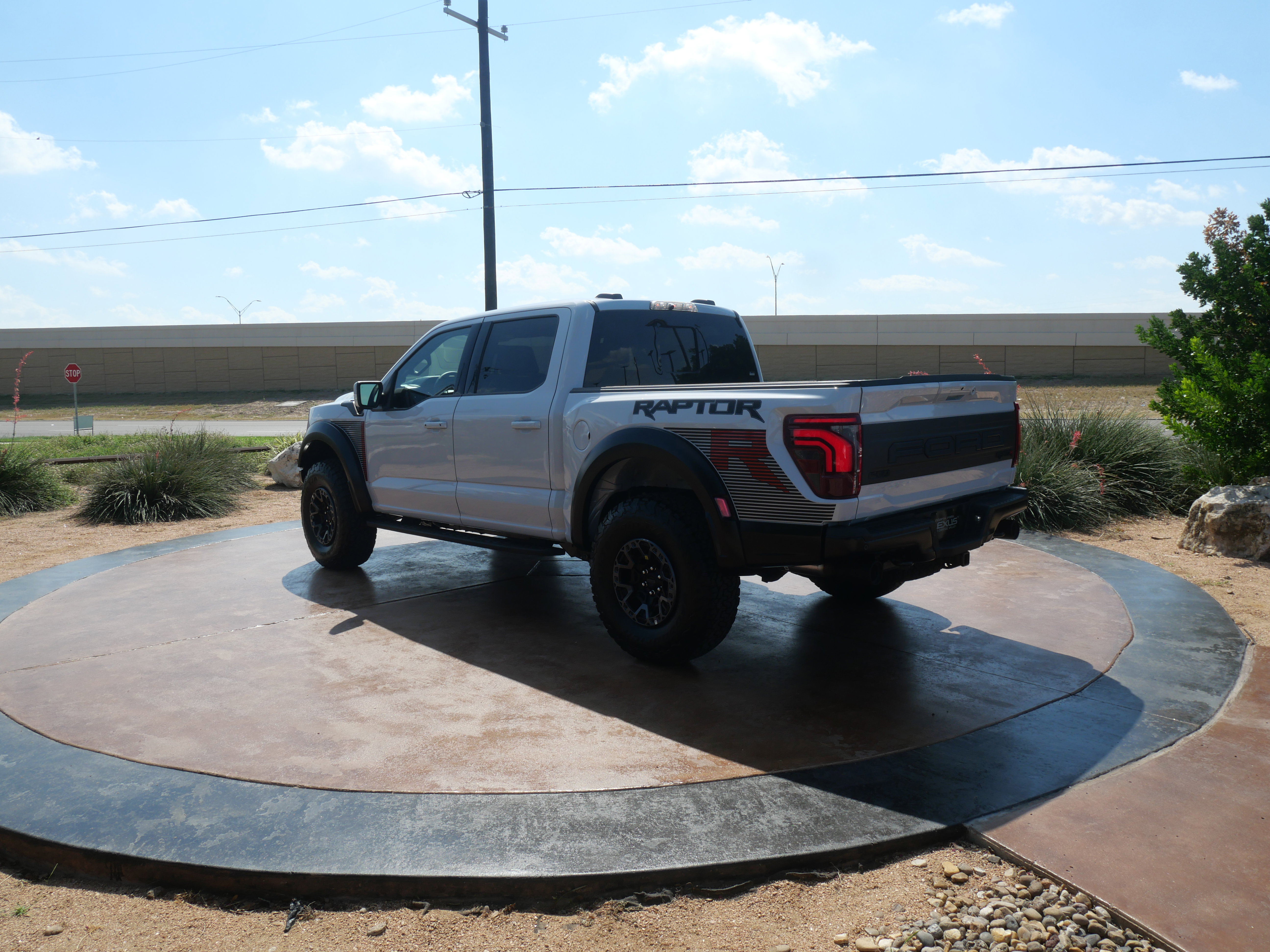 Used 2025 Ford F150 Raptor w/ Equipment Group 803A Raptor R image 4