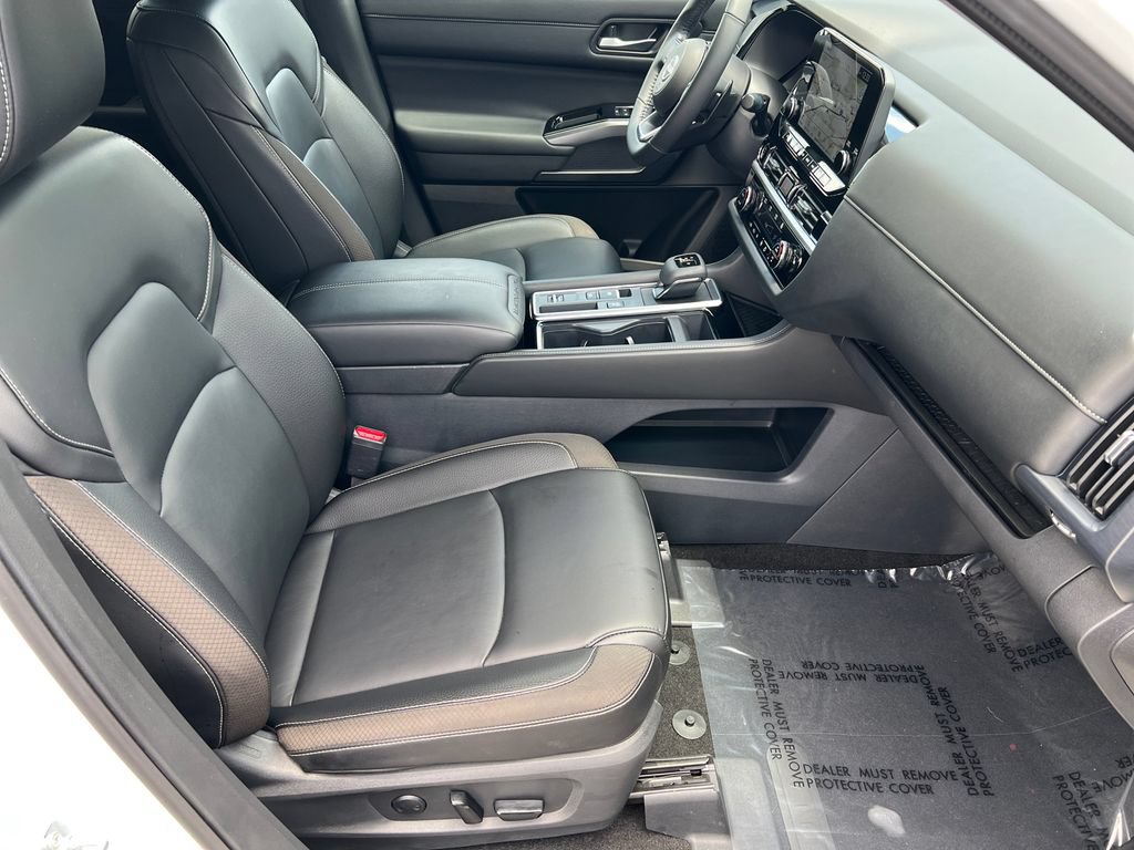 Used 2024 Nissan Pathfinder SL FWD image 12