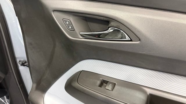 New 2027 Chevrolet Bolt LT w/ Comfort Package FWD image 22