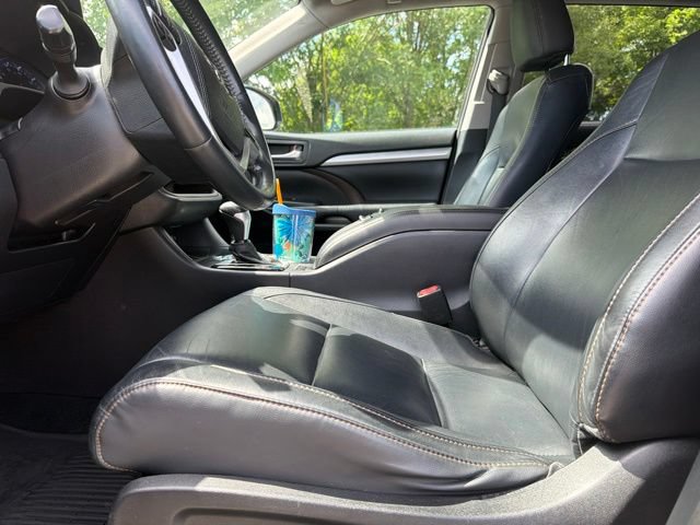 Used 2015 Toyota Highlander XLE AWD/4WD image 14