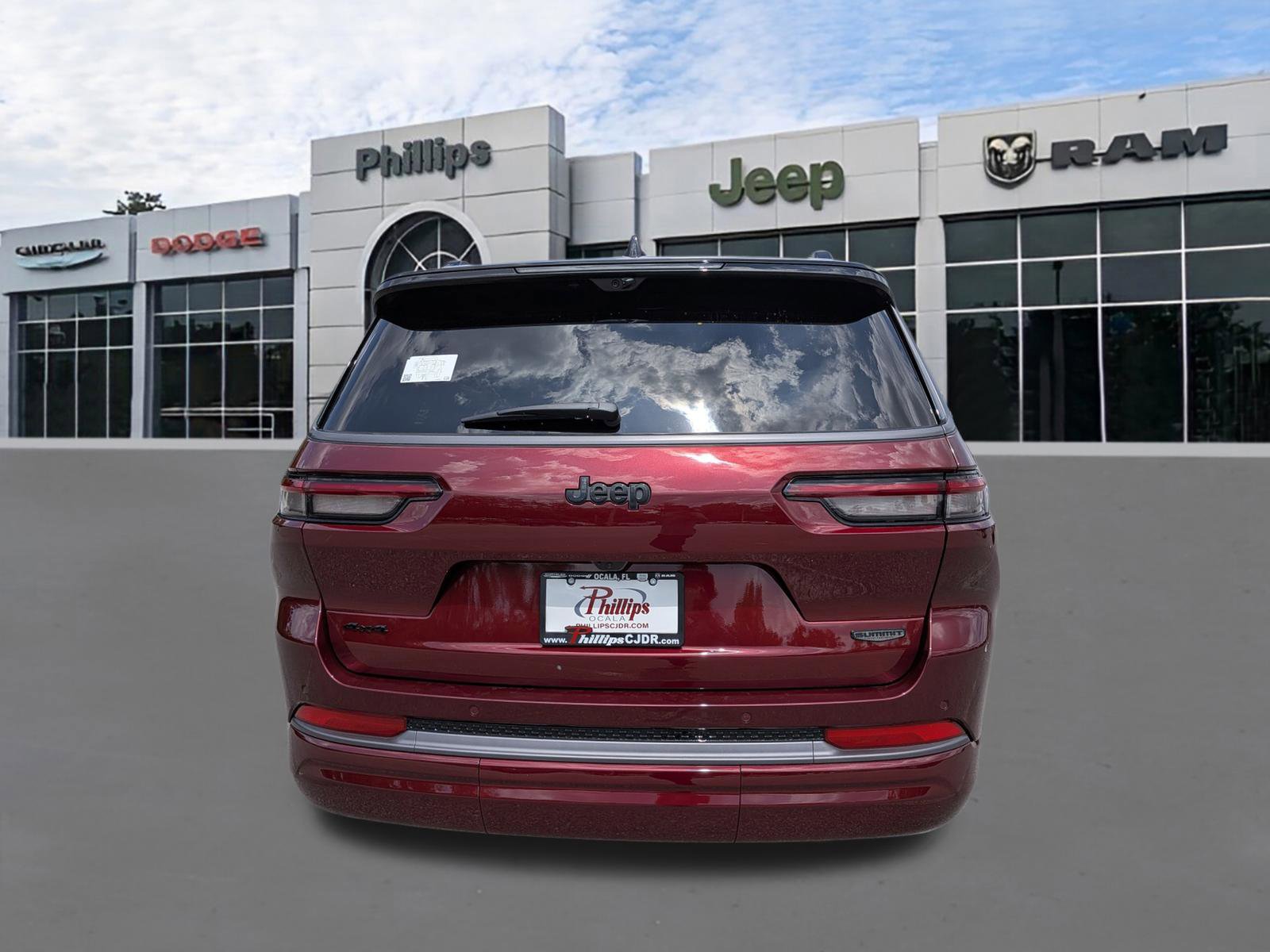 New 2026 Jeep Grand Cherokee L Summit w/ Obsidian Package AWD/4WD image 4