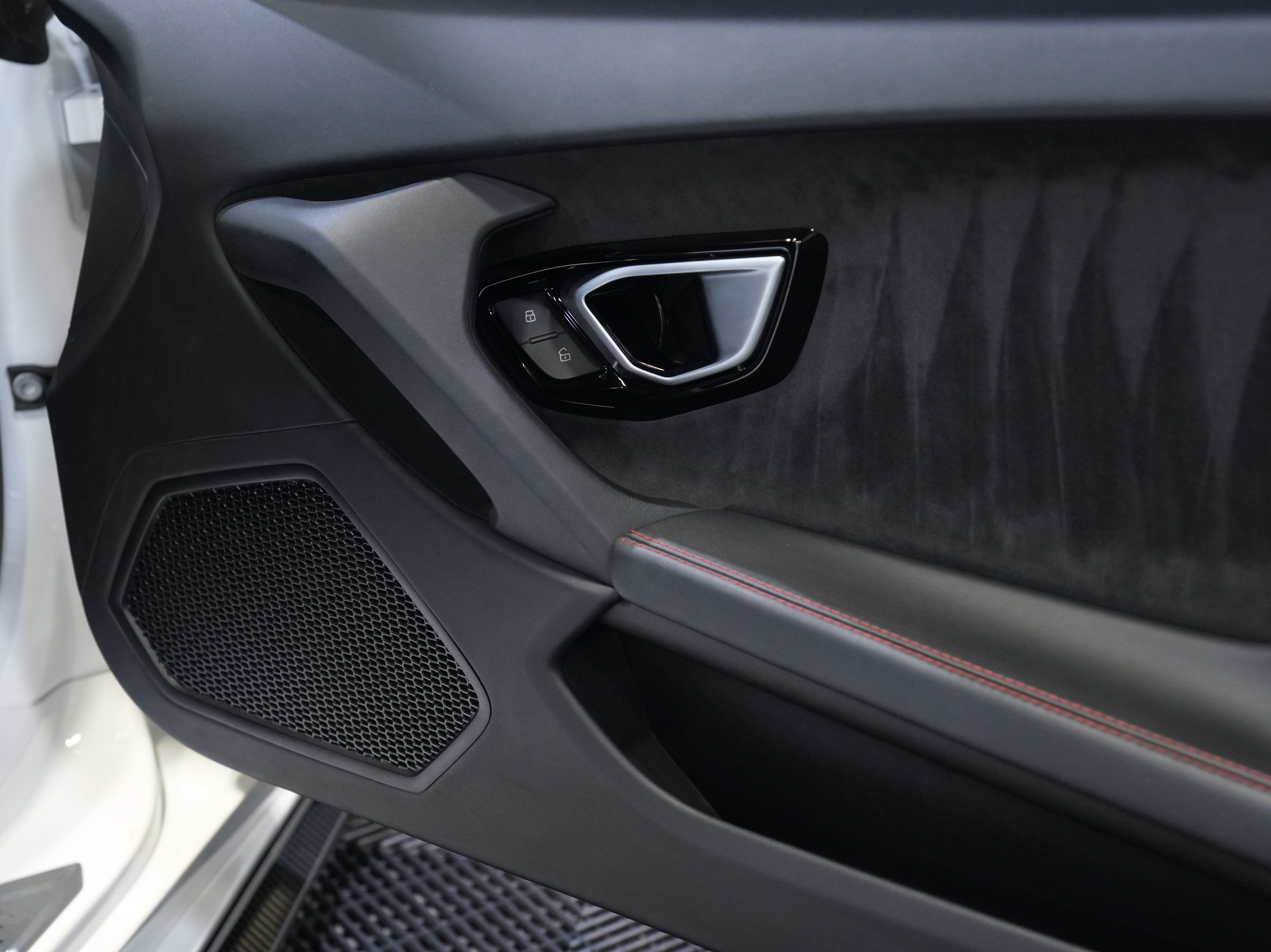 Used 2018 Lamborghini Huracan LP 610-4 AWD/4WD image 28