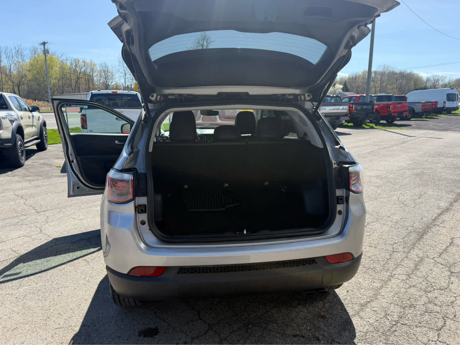 Used 2018 Jeep Compass Latitude AWD/4WD image 16