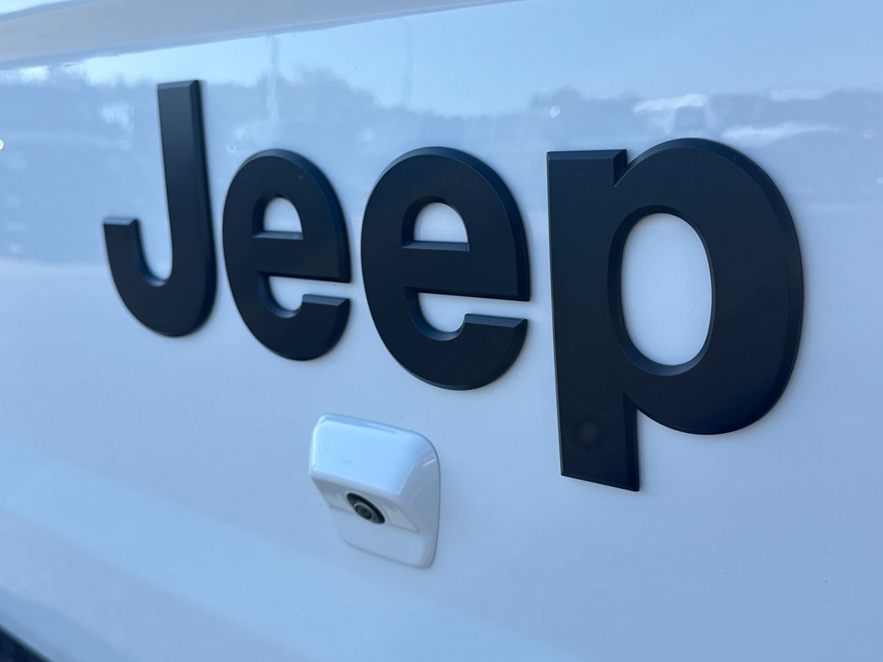Used 2025 Jeep Gladiator Sport AWD/4WD image 10