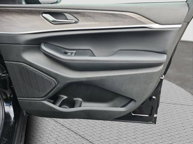 New 2025 Jeep Grand Cherokee Limited image 19