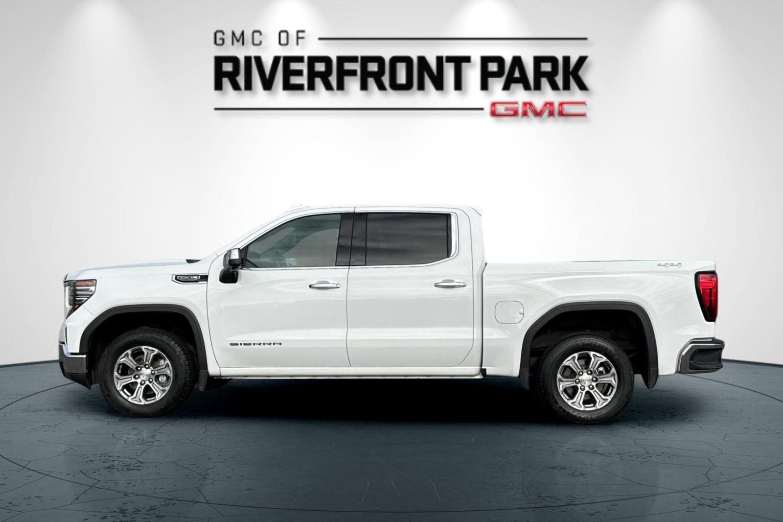 Used 2024 GMC Sierra 1500 SLT AWD/4WD image 6