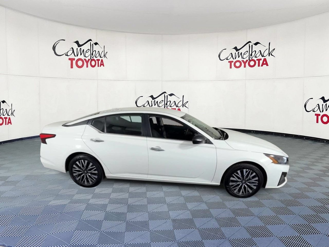 Used 2025 Nissan Altima 2.5 SV FWD image 4