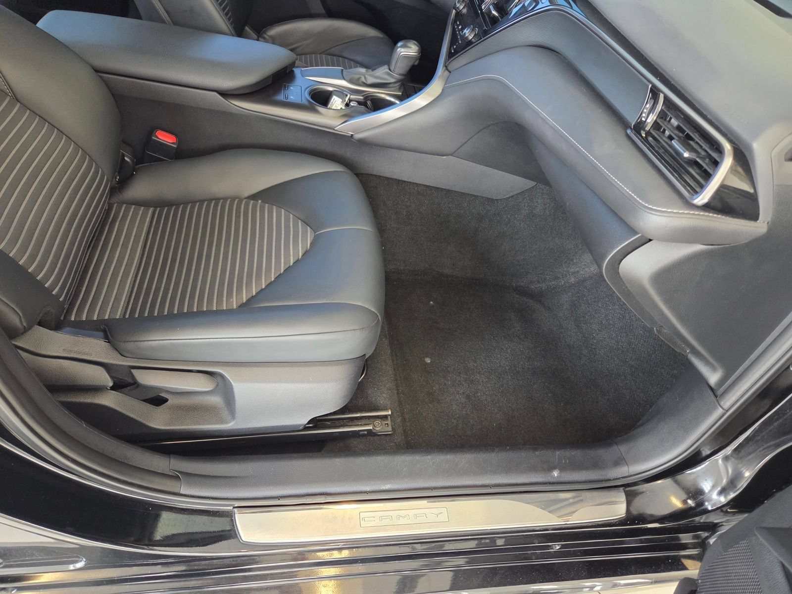 Used 2024 Toyota Camry SE FWD image 20