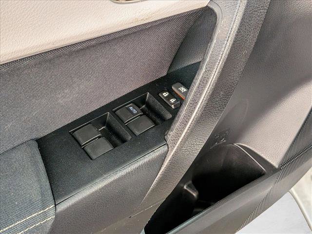 Used 2015 Toyota Corolla LE FWD image 11