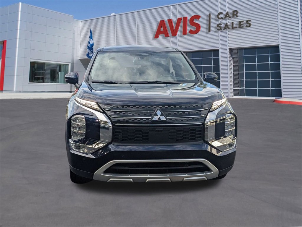 Used 2024 Mitsubishi Outlander SE image 2