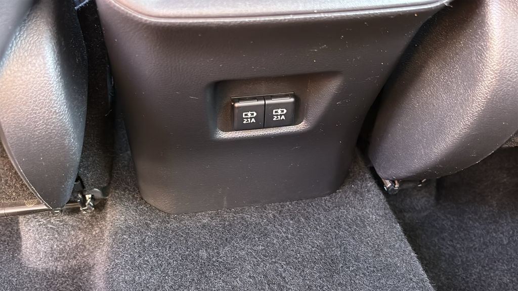 Used 2021 Toyota RAV4 XLE Premium FWD image 9
