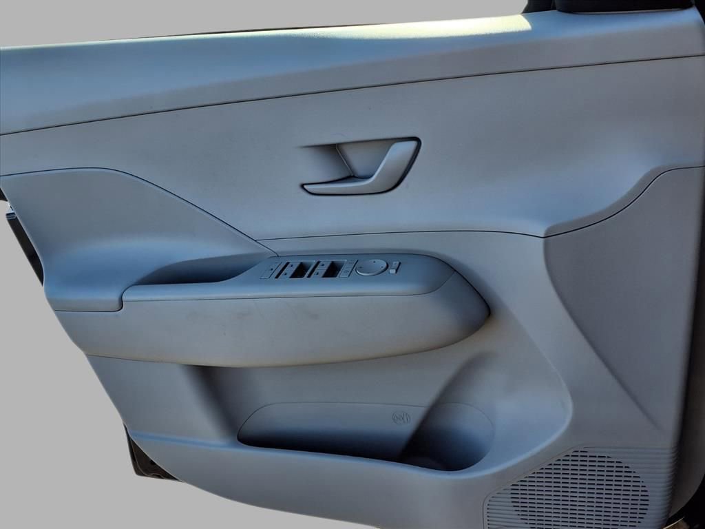 Used 2025 Hyundai Kona SEL image 16